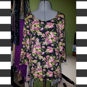 ⚠️DONATING 2/1⚠️🦄5/$40🦄 Rue 21 Open Bow Back Floral Long Sleeve